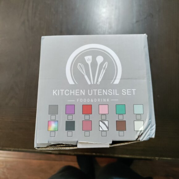 24 Piece Silicone utensils set with plastic holder. (Brand new with box) - Picture 5 of 5